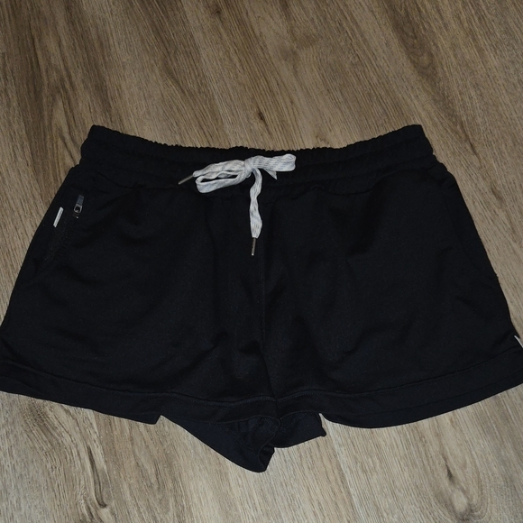 *NWOT* Vuori Halo Performance Shorts - Picture 4 of 6